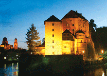 35 Niederhaus nachts